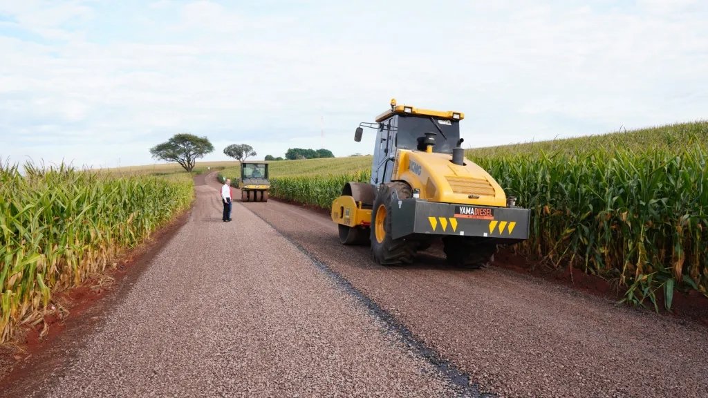 Ubiratã inicia pavimentação de estradas rurais através do Consórcio Intermunicipal Piquiri
